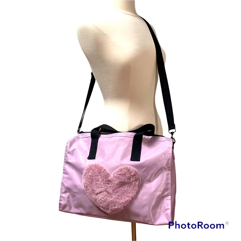 Mauve color travel bags w/ faux fur heart appliqué